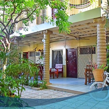 Hotel Y Apartments Los Cisneros マナグア エクステリア 写真