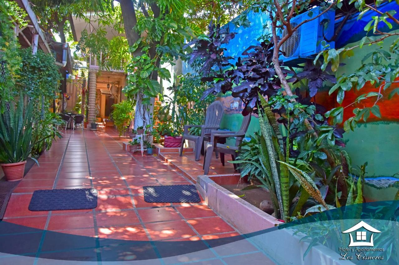 Hotel Y Apartments Los Cisneros マナグア エクステリア 写真