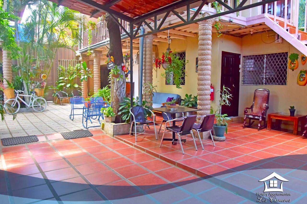 Hotel Y Apartments Los Cisneros マナグア エクステリア 写真